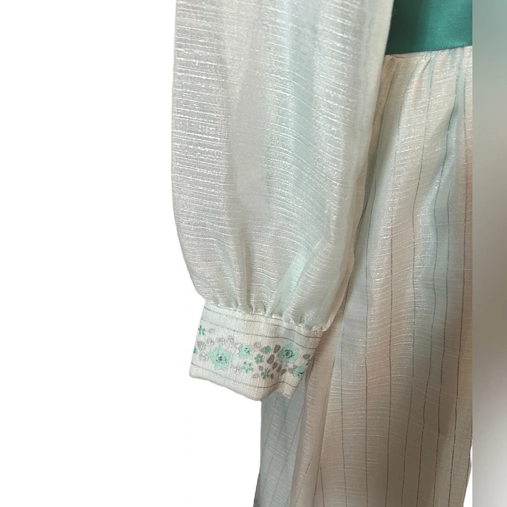 1970s Alfred Shaheen hostess dress with dagger collar. - Picture 6 of 13